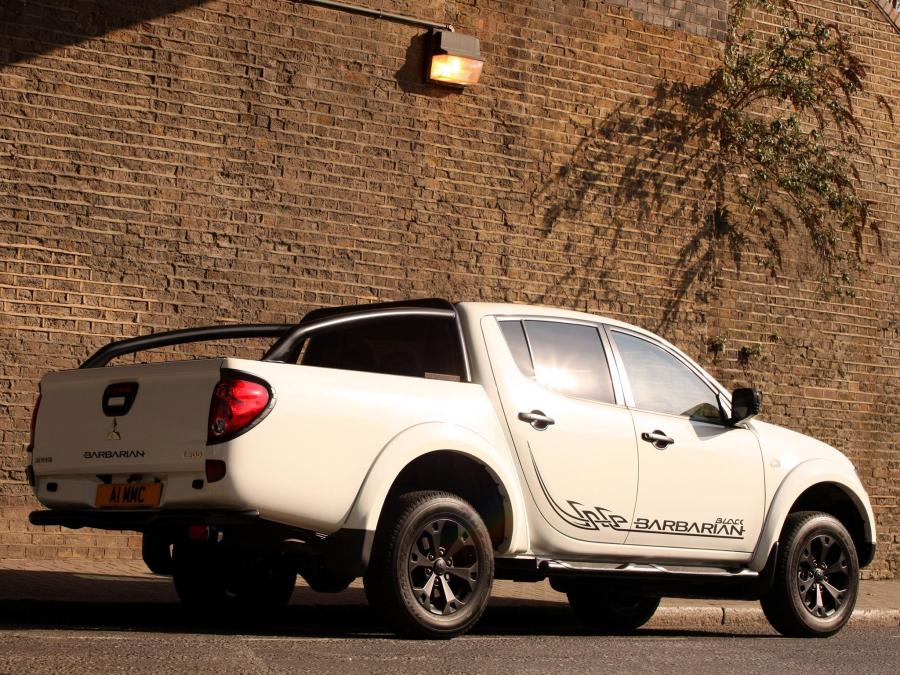 Mitsubishi L200 Black Barbarian 2012 года  (UK) (фото 16 из 68)